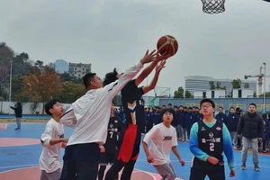  如何通过篮球夏训提升高中生比赛水平：策略与实战经验